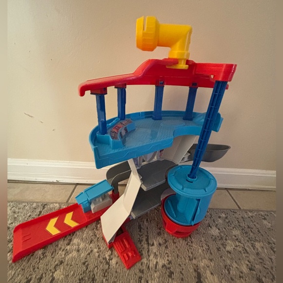 Paw Patrol Adventure Bay Tower - Picture 2 of 6